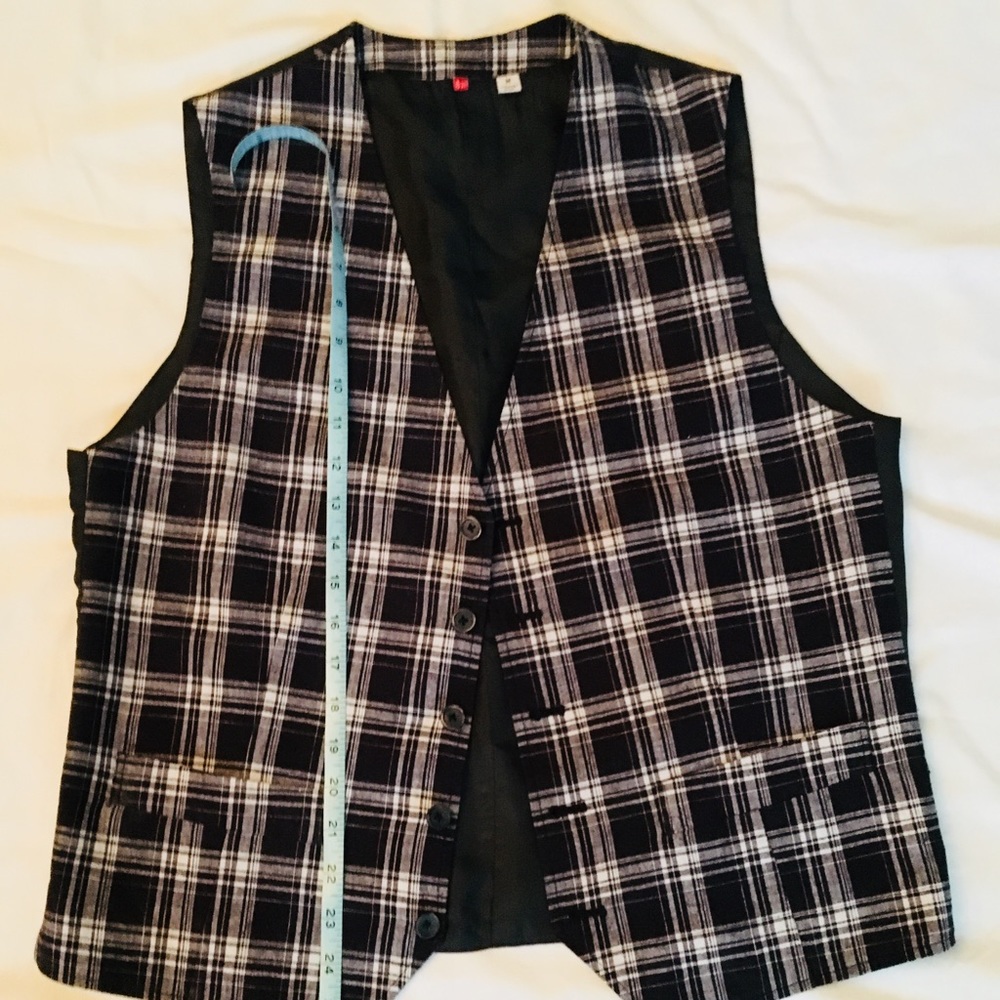 Men’s linen blend vest, size medium